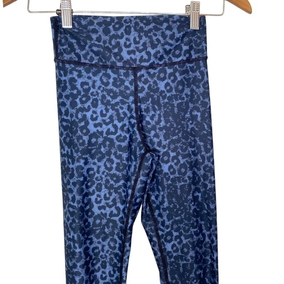 Zyia Stone Leopard Scrunchy Light and Luxe Leggings - Picture 6 of 11